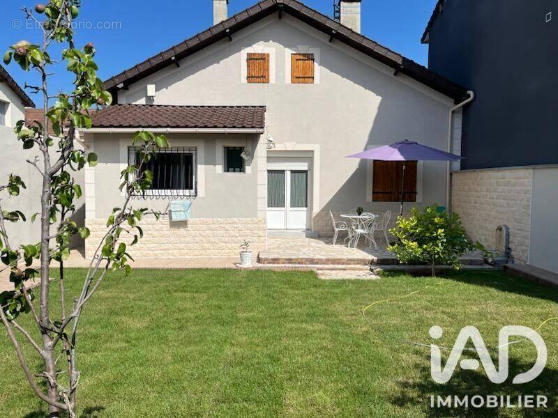Photo Maison à Drancy au prix de 335 000€