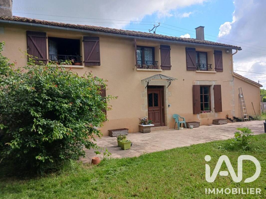 Photo 1 - Maison à CHAMPAGNE-SAINT-HILAIRE