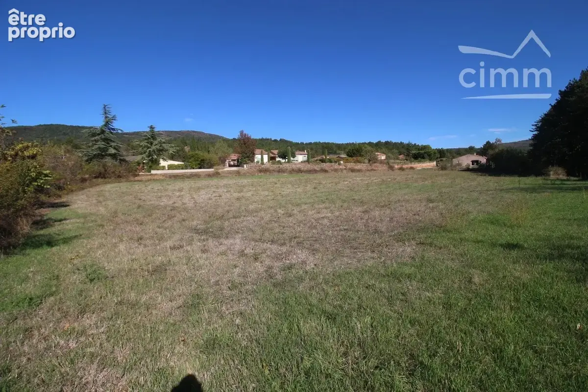 Terrain constructible de 4000 m² - photo 3