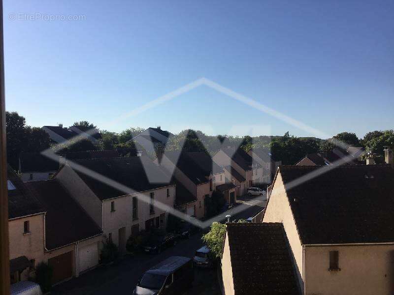 Appartement à COMBS-LA-VILLE