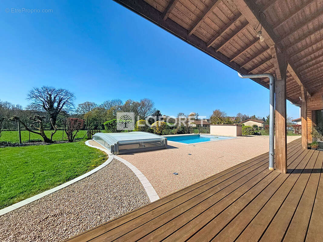 Maison à DOMPIERRE-SUR-VEYLE