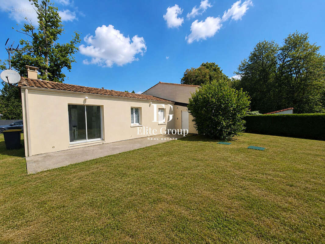 A vendre maison de 107 m² 5 pièces à Chazelles - photo 17