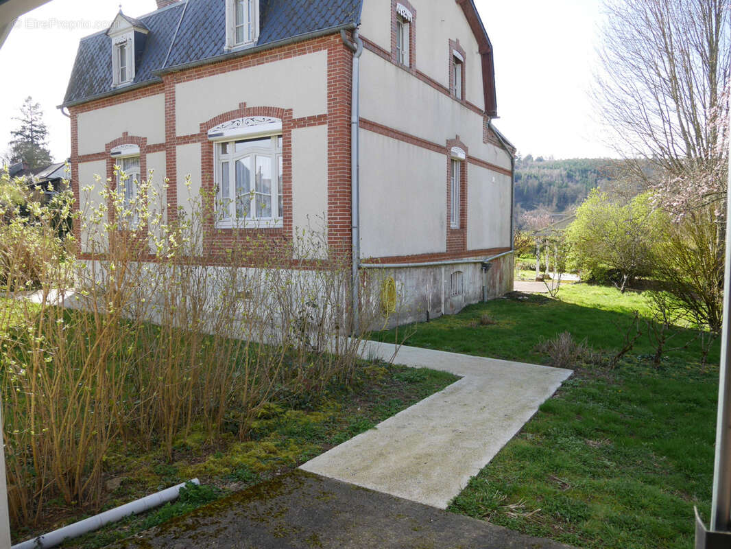 Maison à MONTREUILLON