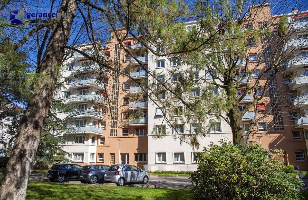 Appartement à MONTROUGE