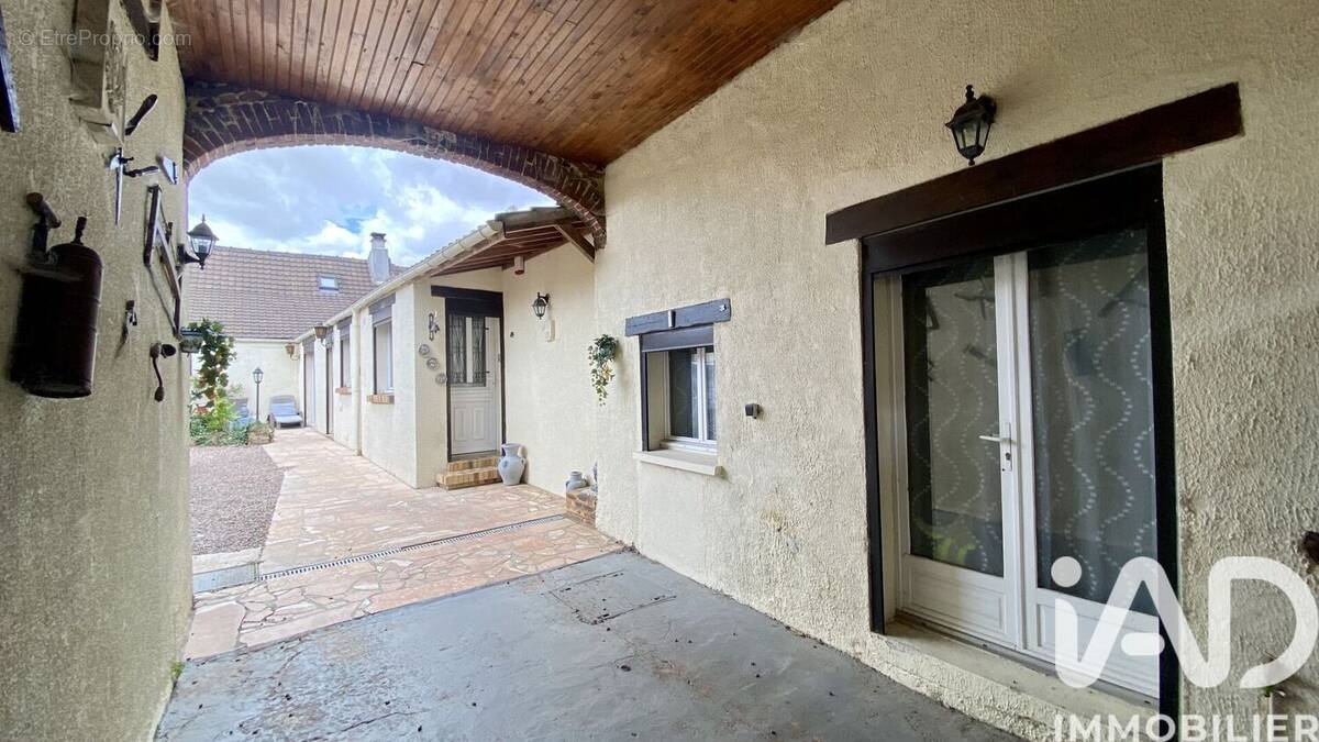 Photo 1 - Maison à ESTREES-SAINT-DENIS