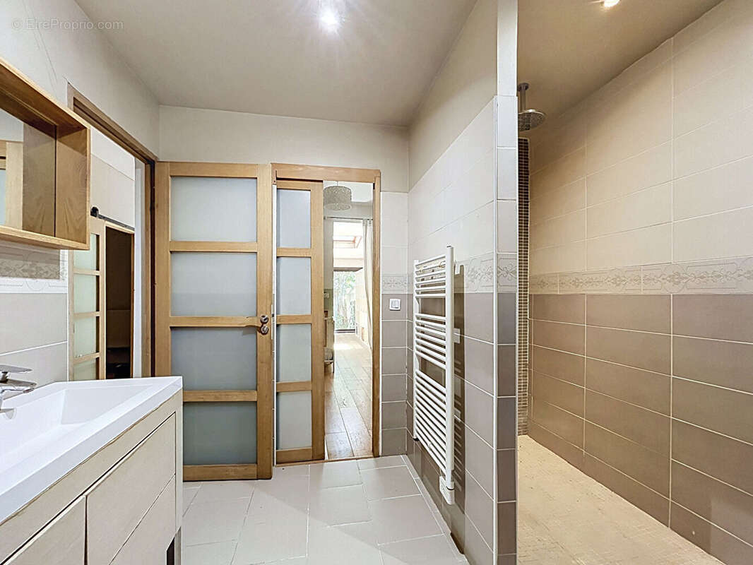 Appartement à MARSEILLE-5E