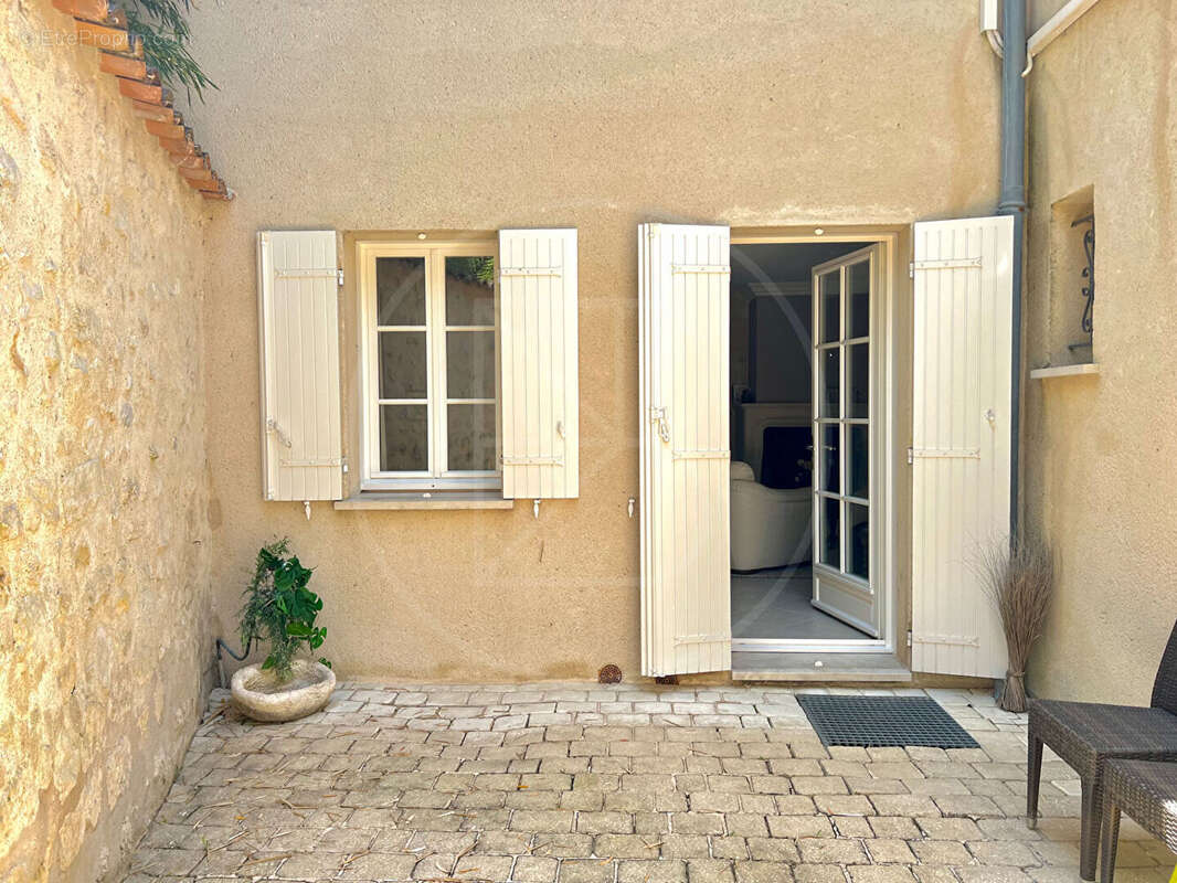 Maison à FRONSAC