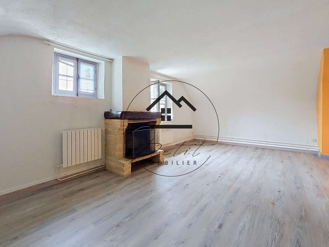 Appartement à MOUY