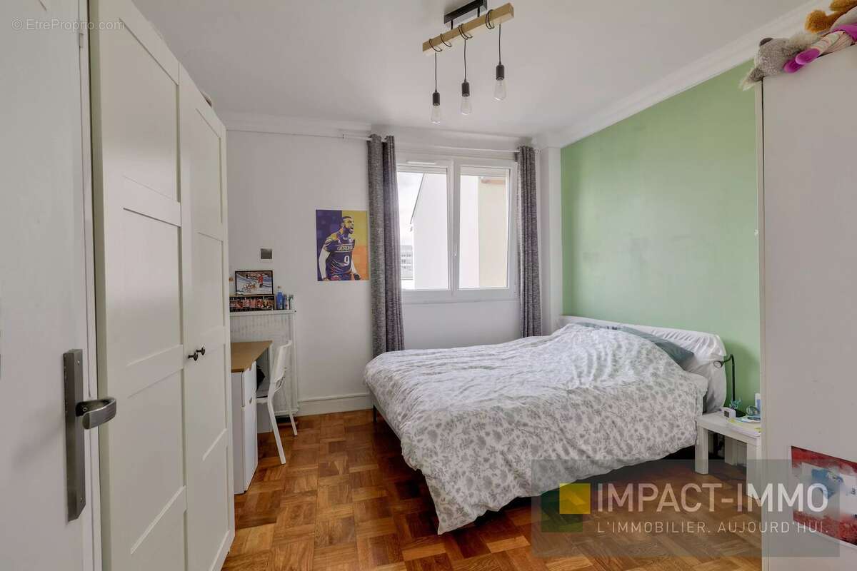 Appartement à COURBEVOIE