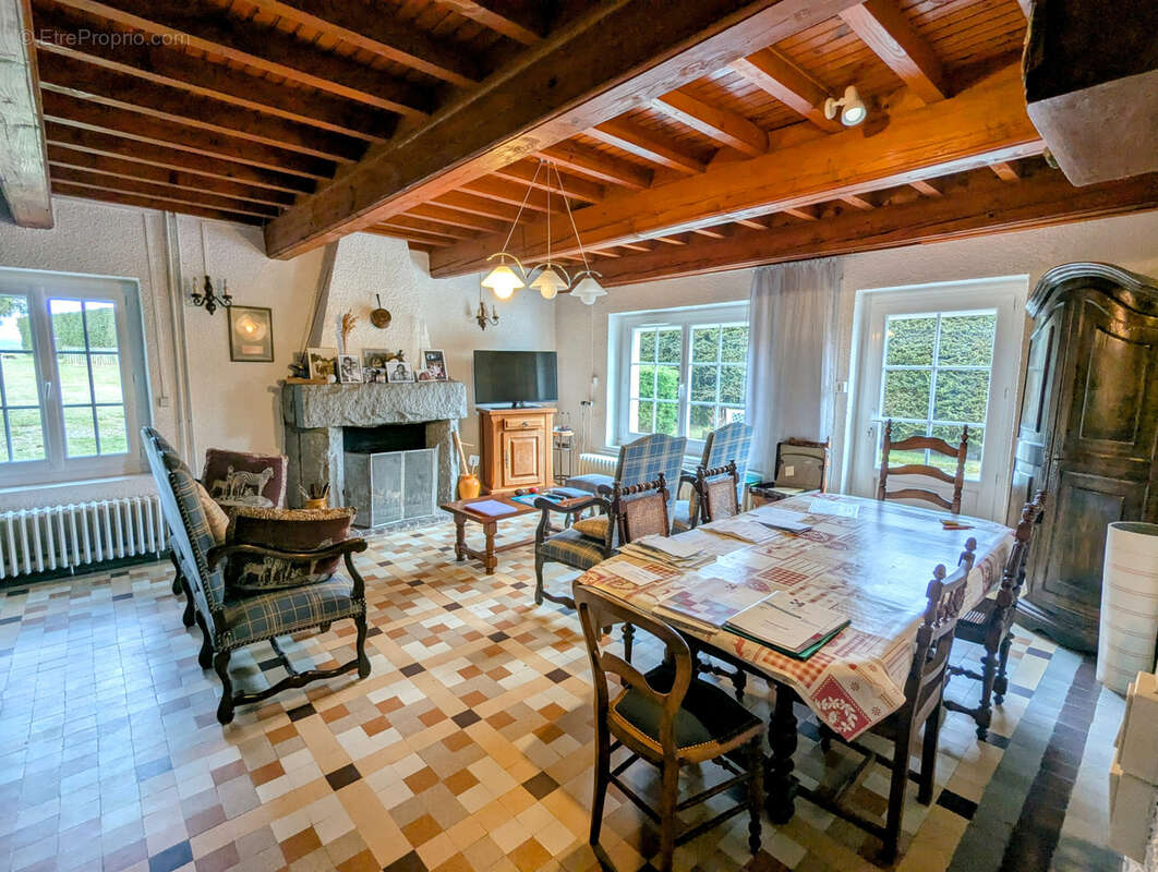 Maison à SAINT-VICTOR-MALESCOURS