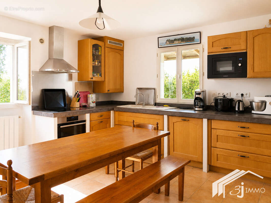Maison à ESCORNEBOEUF