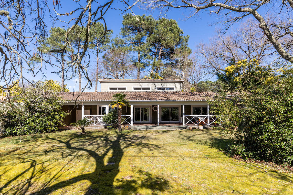 Maison à ARES