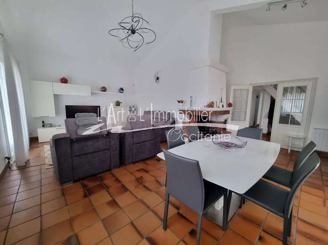 Maison à LA SALVETAT-SAINT-GILLES