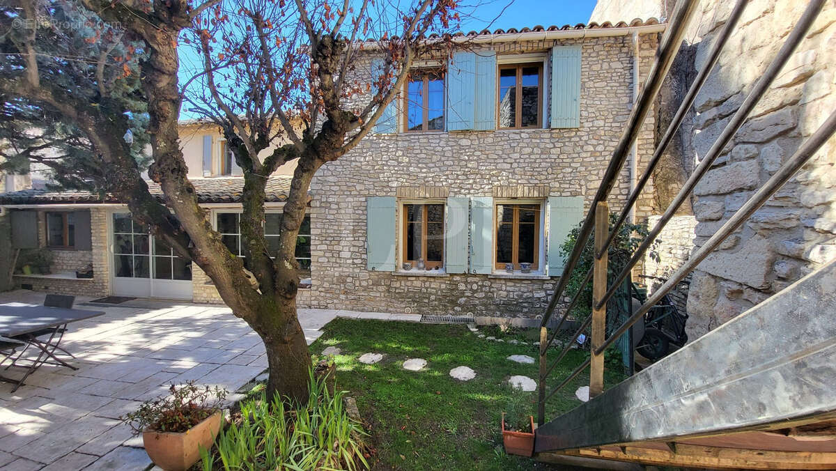Maison à GORDES
