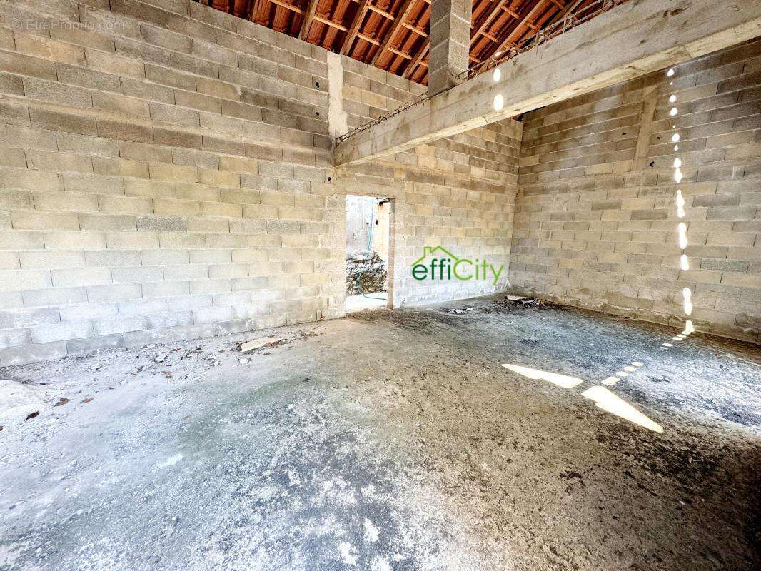 Commerce à MARSEILLE-3E