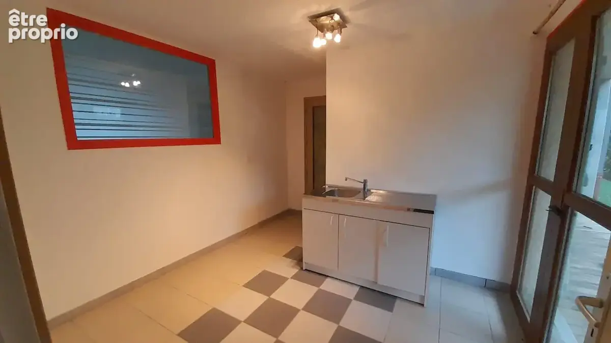 EXCLUSIVITE-AMPHION - Local commercial de 37 m2 - photo 4