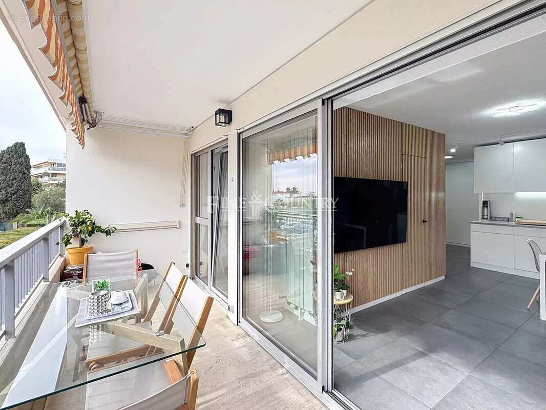 Appartement à VALLAURIS