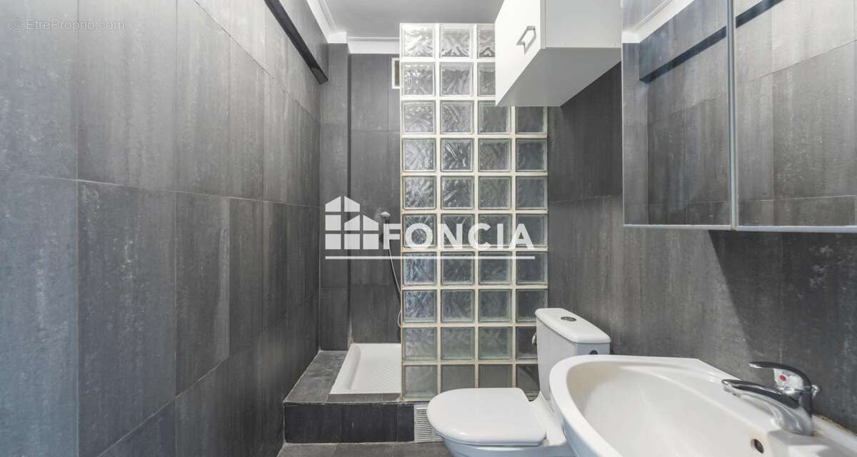 Appartement à CHARENTON-LE-PONT