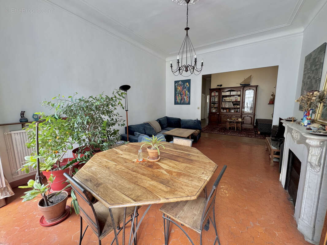 Appartement à MARSEILLE-1E