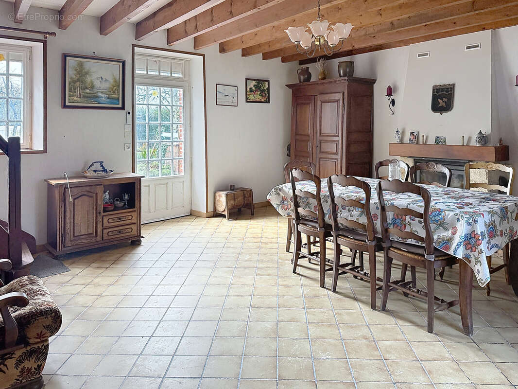 Maison à DRAGEY-RONTHON