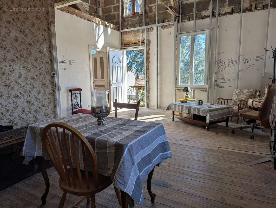 Maison à LA TRIMOUILLE