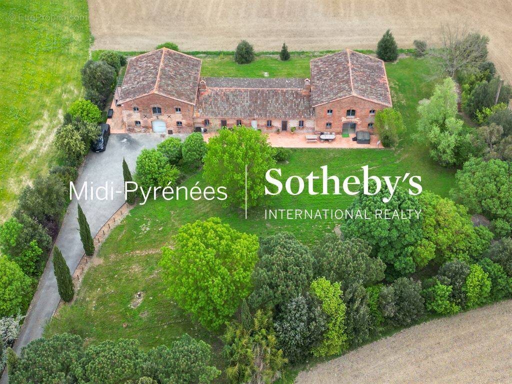 Maison à SAINT-PIERRE-DE-LAGES