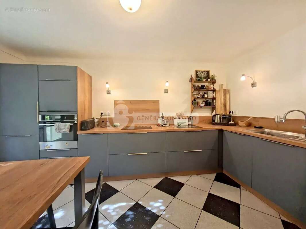 Maison à FONTVIEILLE