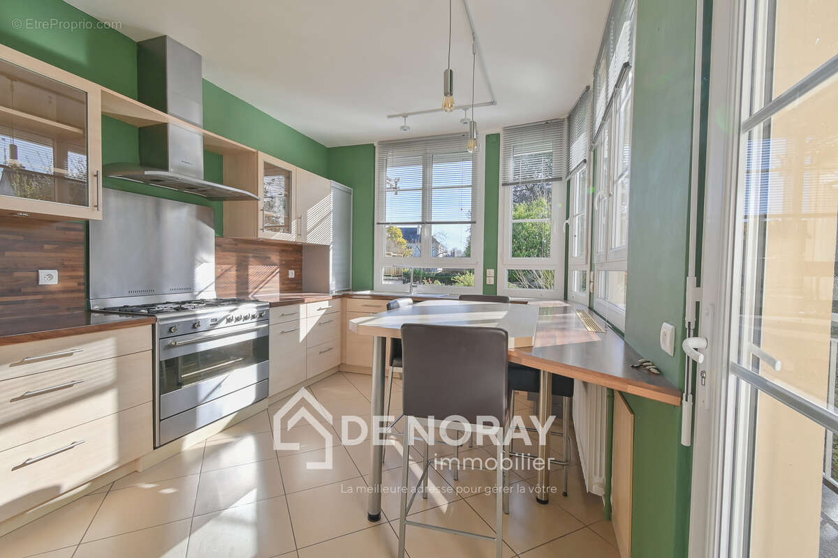 Maison à SAINT-CYR-SUR-LOIRE