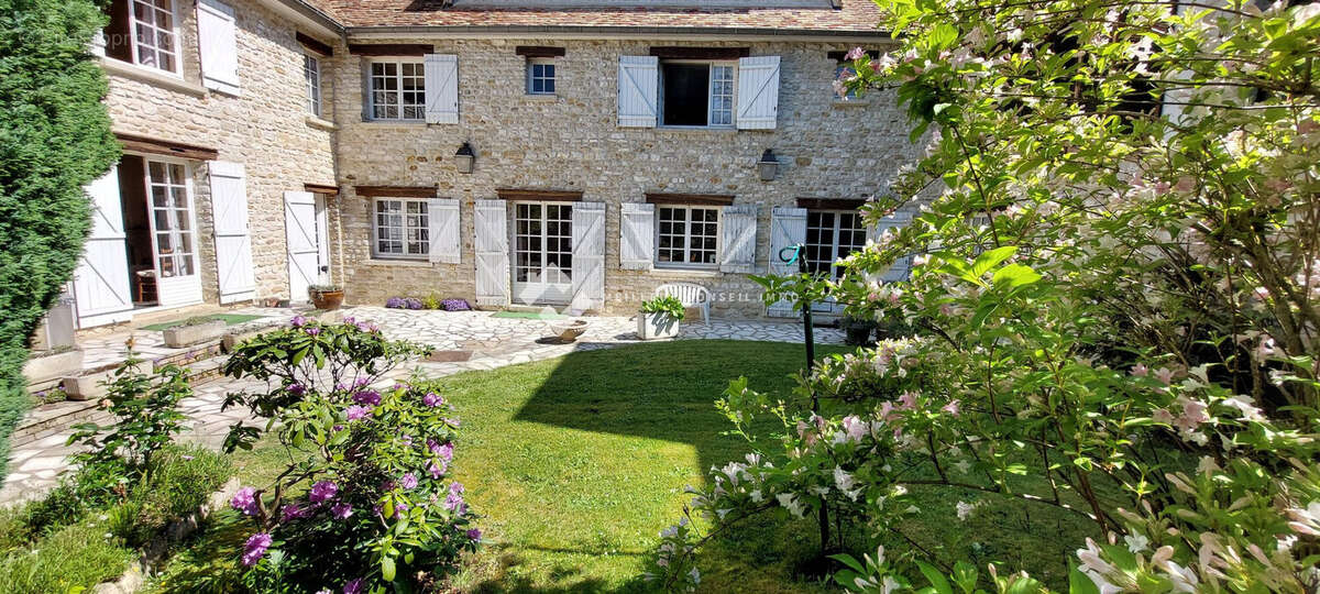Maison à THOIRY
