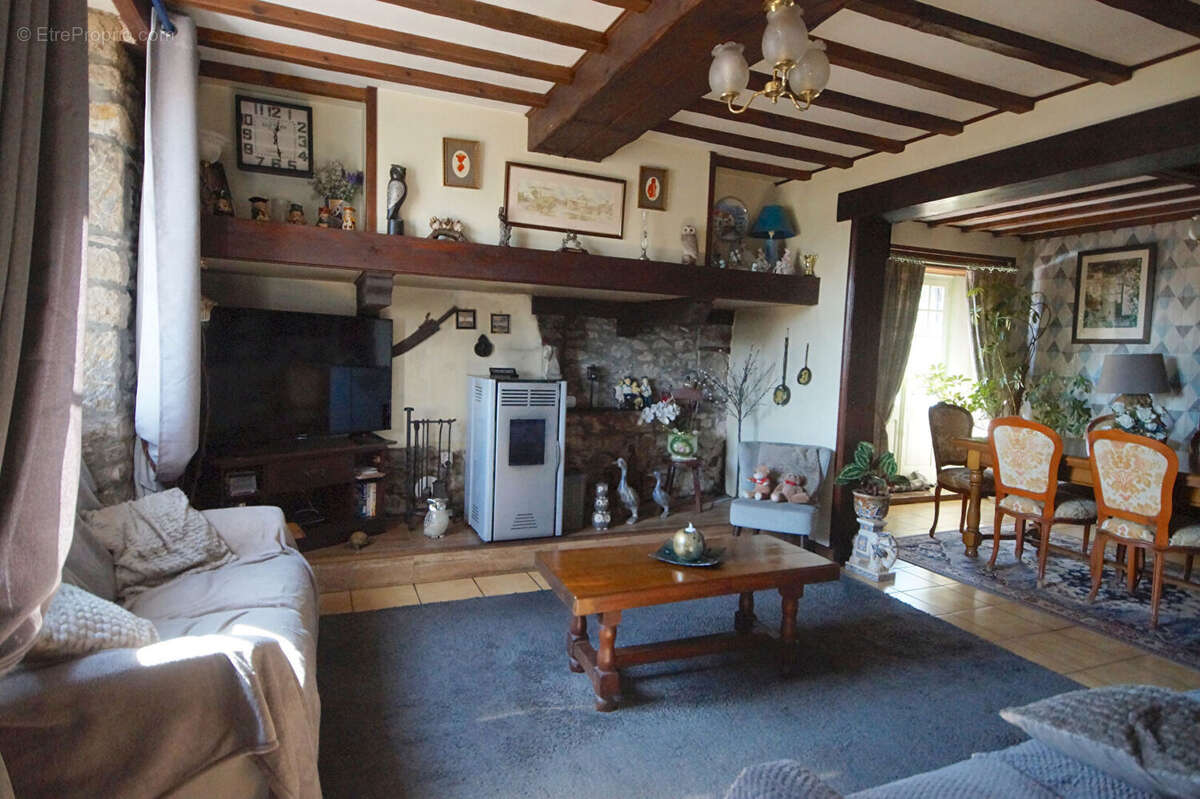 Maison à NOTRE-DAME-DE-CENILLY