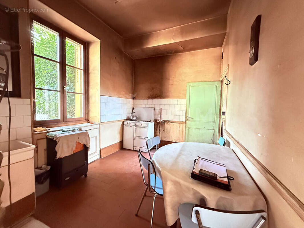Saint-Satur (18300), Maison ancienne de 1729 avec dépendances - Terrain de 275 m². - photo 5