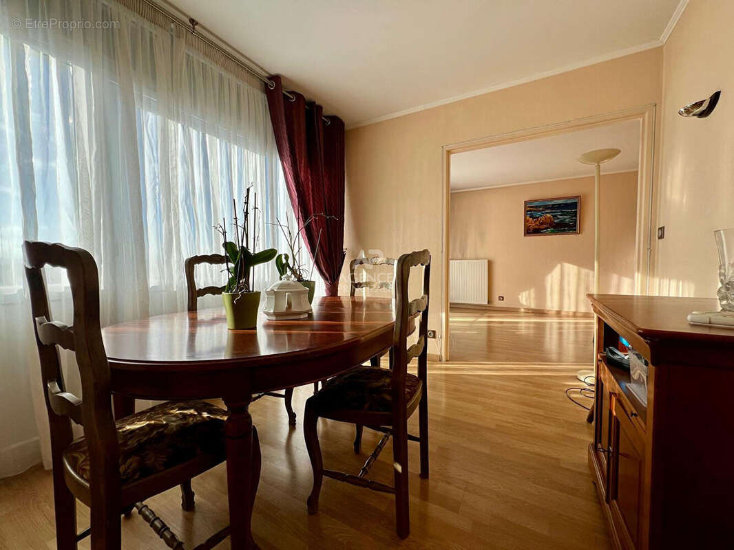 Appartement à HOUILLES