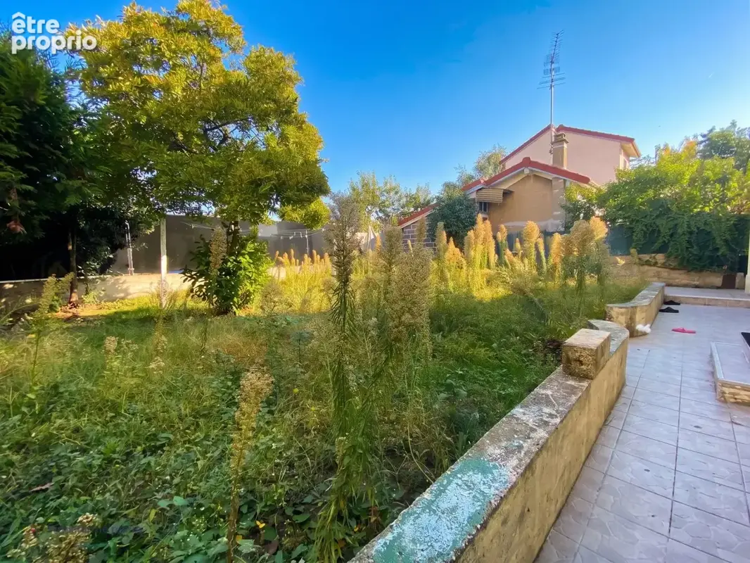 Bondy - Maison familiale de 5 pièces avec 4 chambres, jardin, garage et sous-sol total DPE C - photo 2
