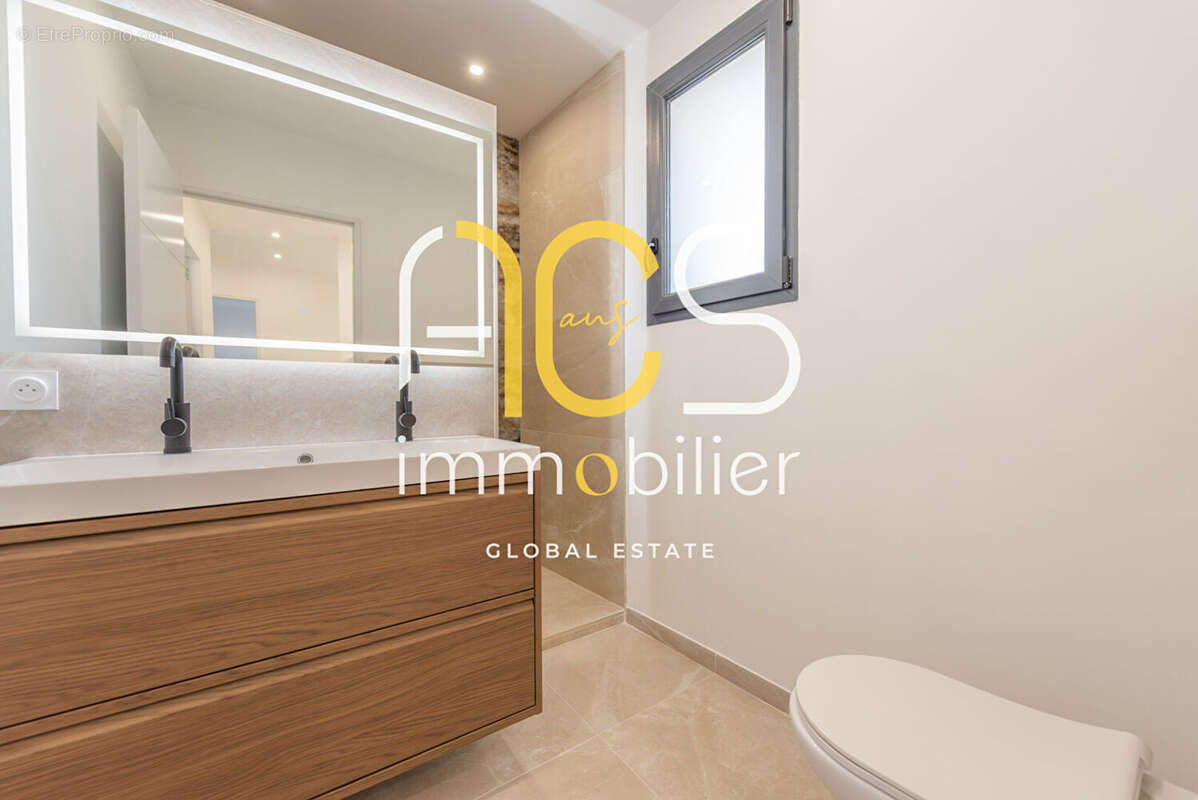 Maison à CHATEAUNEUF-LES-MARTIGUES