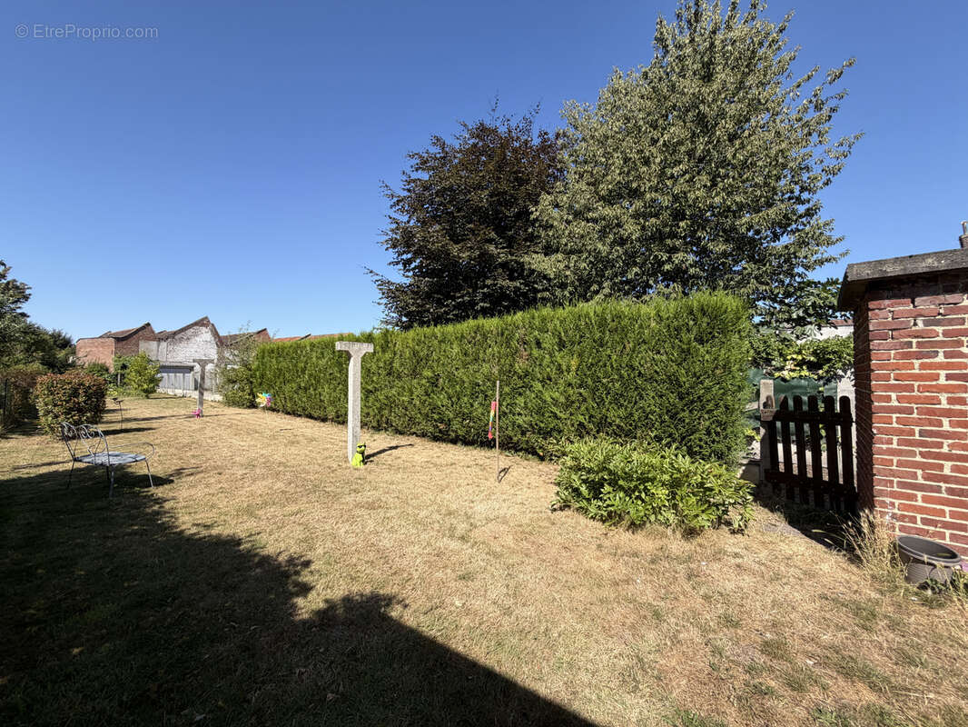 Maison semi-individuelle à fort potentiel - 3 chambres - jardin - photo 2