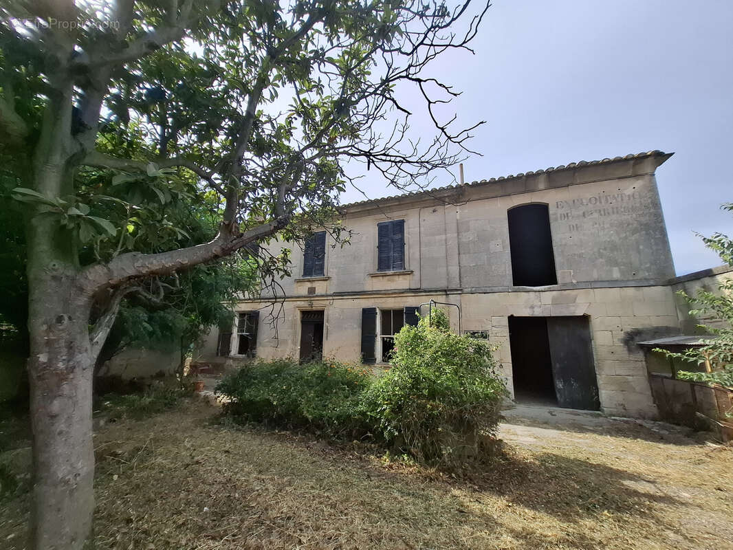 Maison à FONTVIEILLE