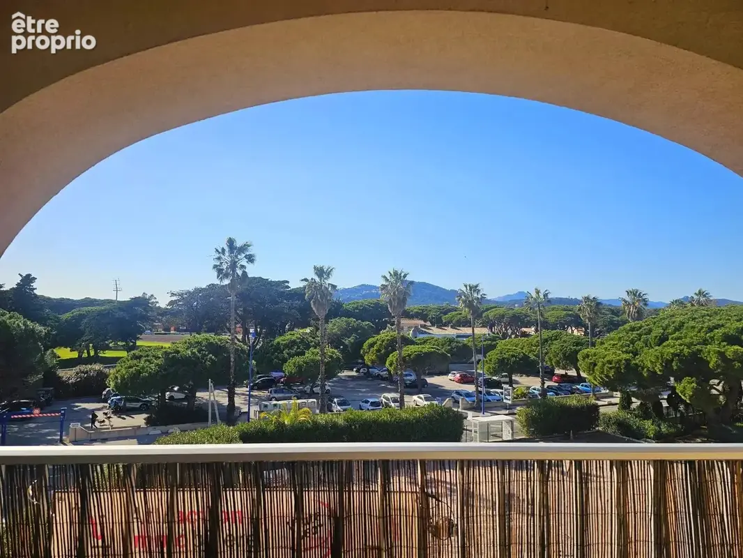 Hyères Port : Studio meublé  avec terrasse loggia et place parking privée en sous-sol sécurisé - photo 7