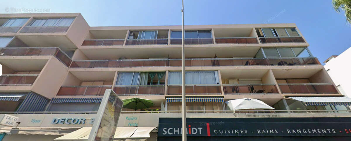 Appartement à SAINT-LAURENT-DU-VAR