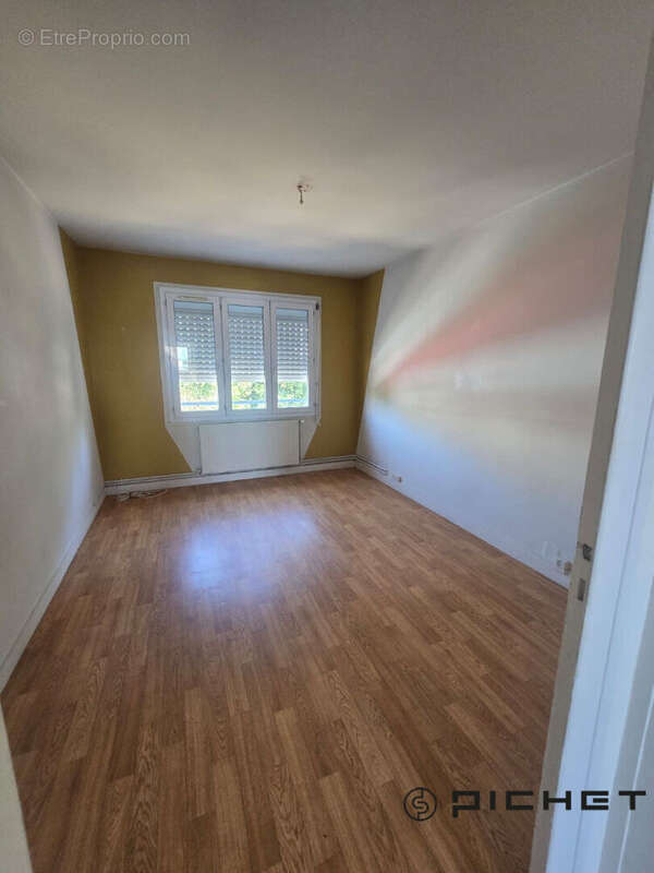 Quartier La Genette appartement T4 de 90m2 avec garage et cave. - photo 13