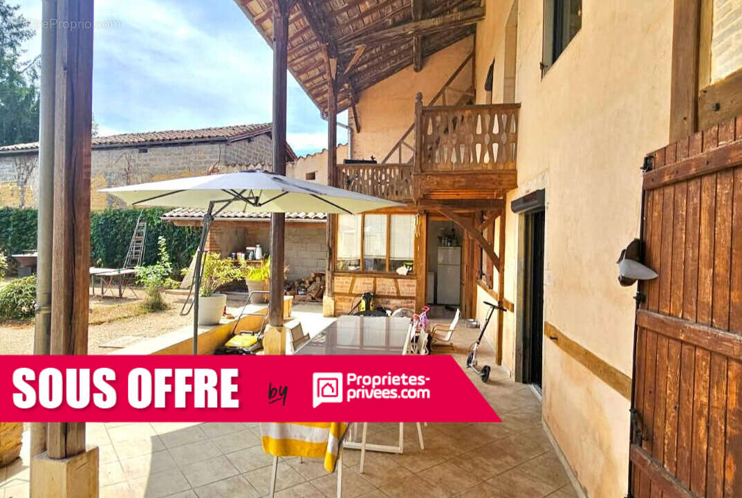 Maison à BAGE-LE-CHATEL