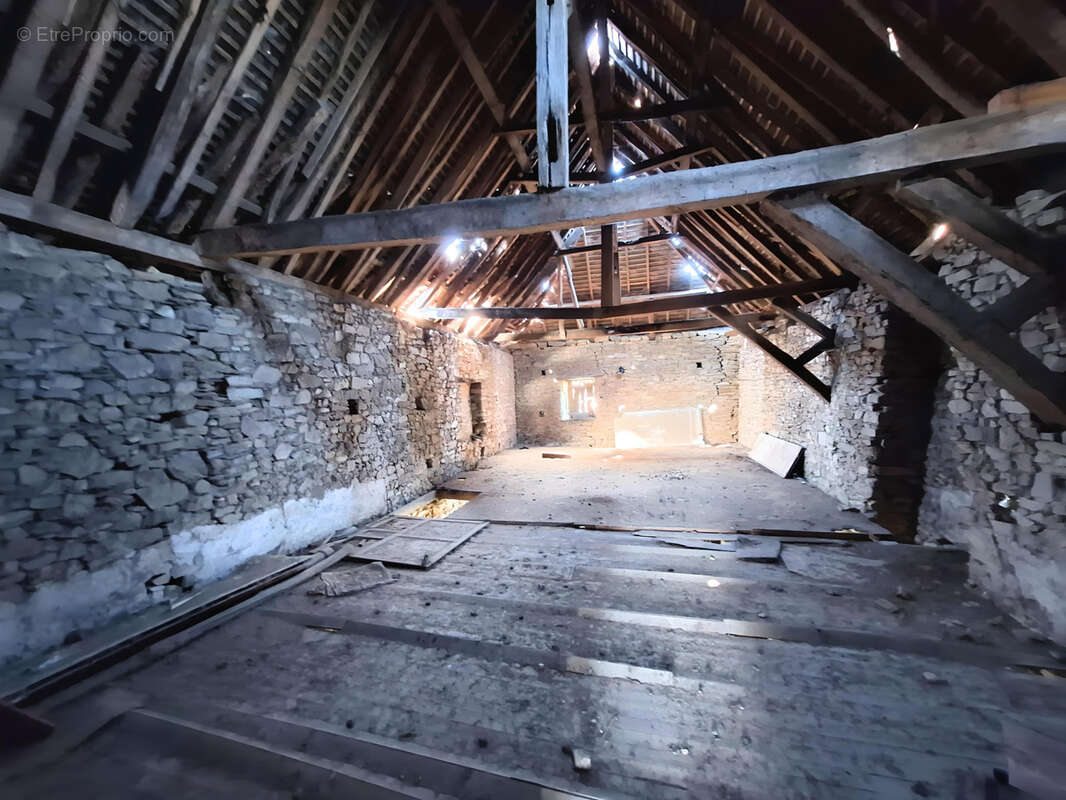 Maison à rénover à BOURG L'ÉVÊQUE - photo 9