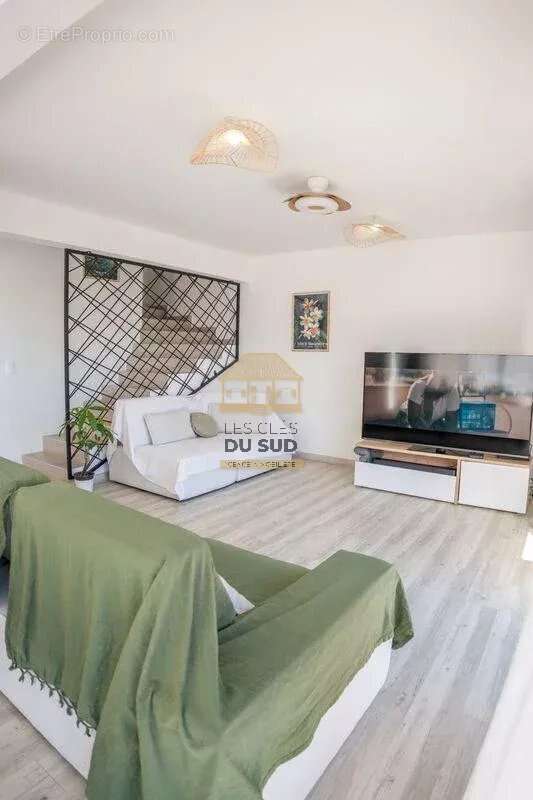 Villa T4 neuve avec piscine chauffée et vue mer imprenable à vendre à L’Étang-Salé - photo 2