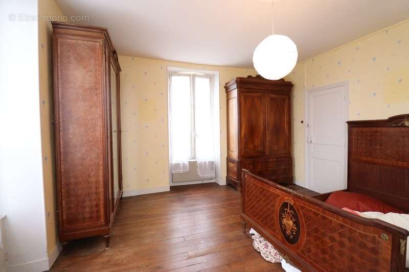 Maison à MAILHAC-SUR-BENAIZE