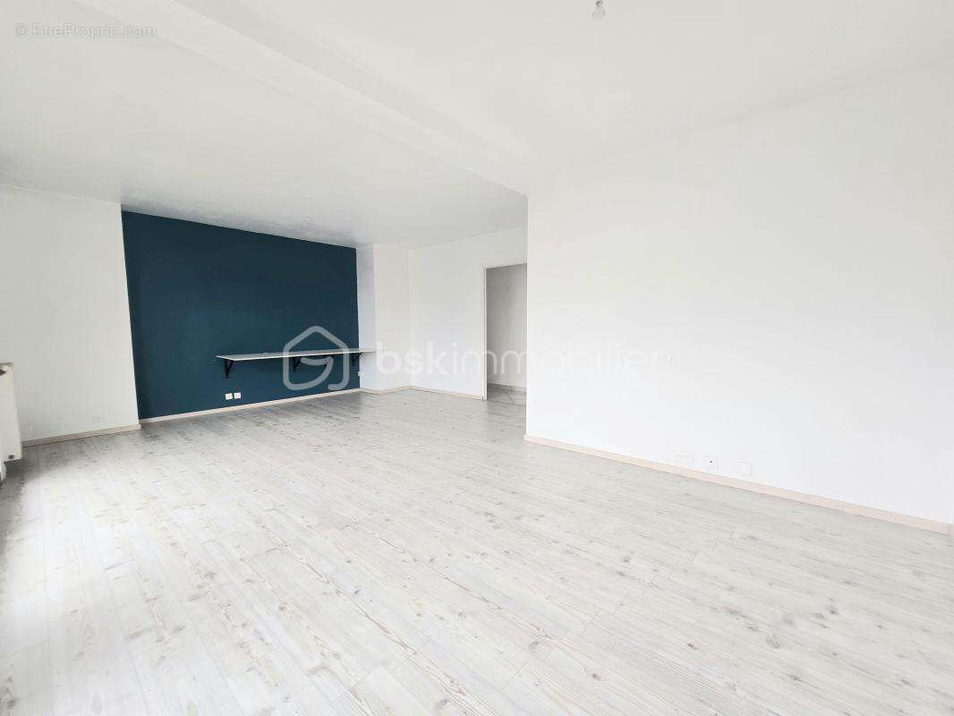 Appartement T4 97 m2 et garage proche gendarmerie - photo 3