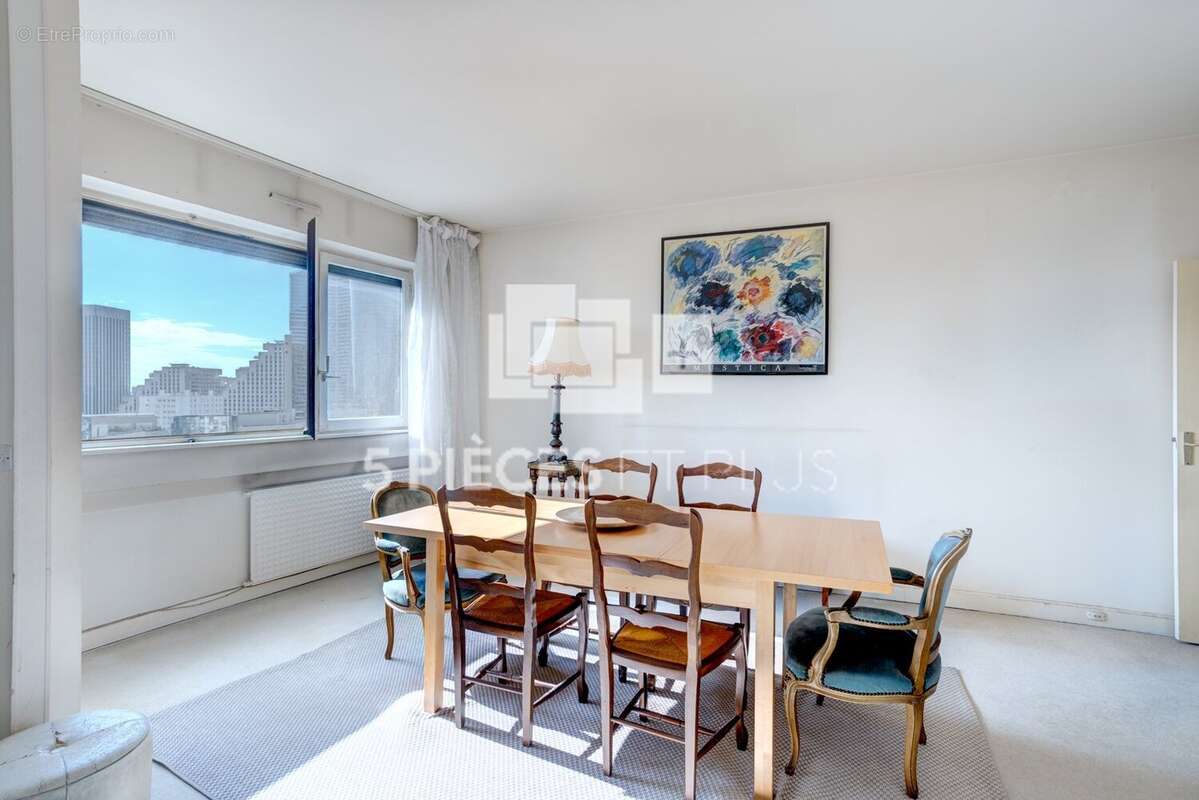 Appartement à COURBEVOIE