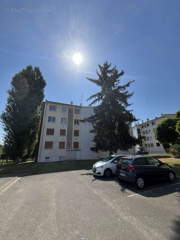Appartement à LES CLAYES-SOUS-BOIS