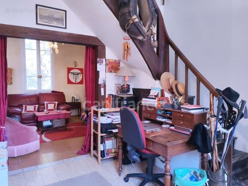 Maison en pierre de caractère au Sambuc – 3 chambres, terrasse et charme authentique en Camargue - photo 7