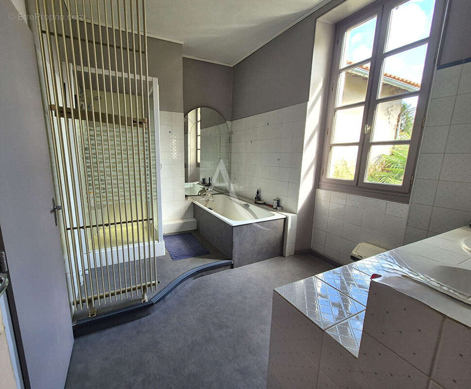 Maison à VILLENEUVE-DE-MARSAN