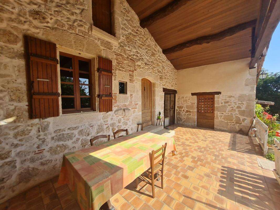 Maison à SAINTE-MERE