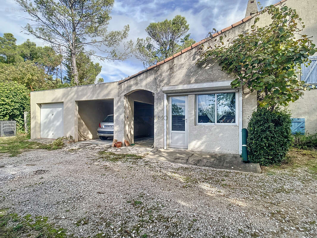 Maison à SAINT-CLEMENT-DE-RIVIERE